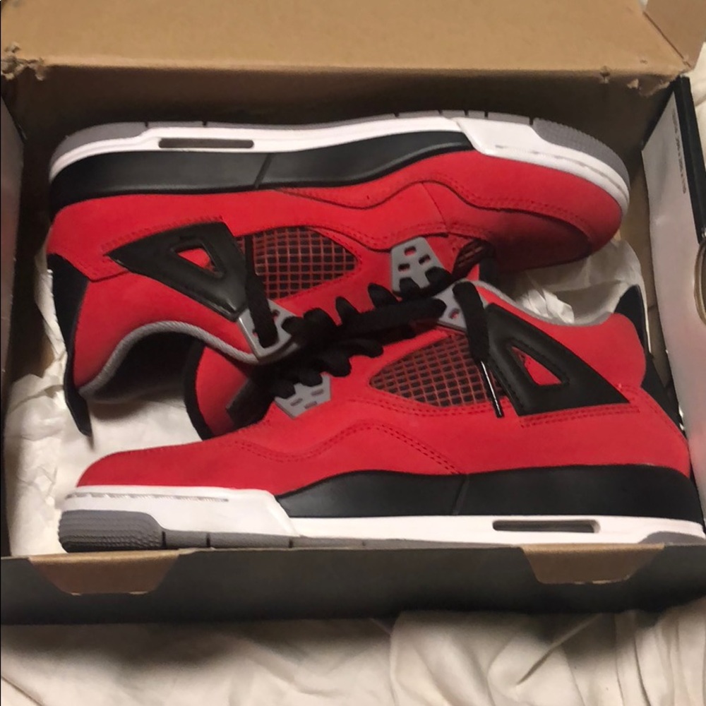 Air Jordan 4s Retro(GS) Toro Bravos MAKE OFFER